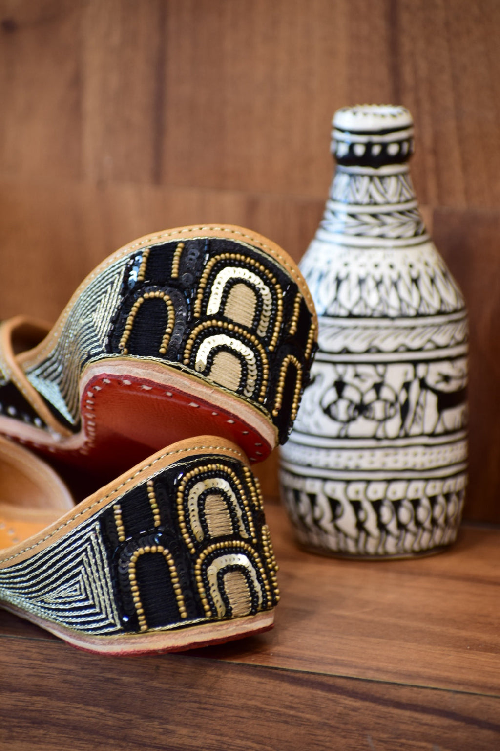 Black Glimmer- handcrafted Jutti