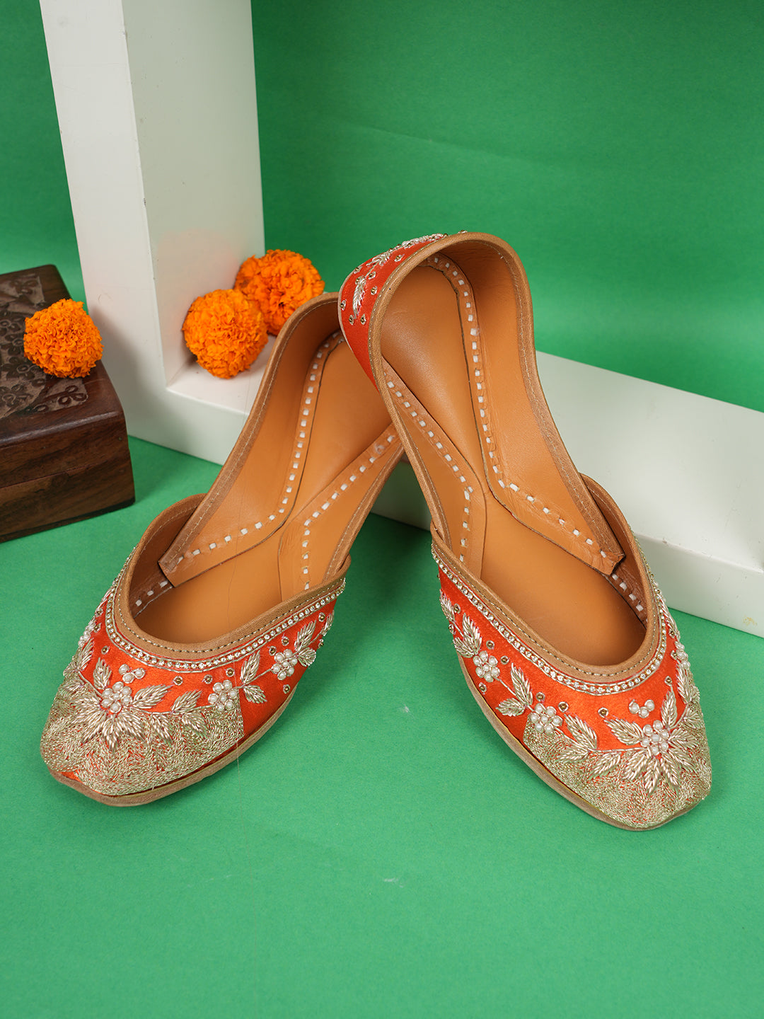 Sunehri Phool Bridal Jutti