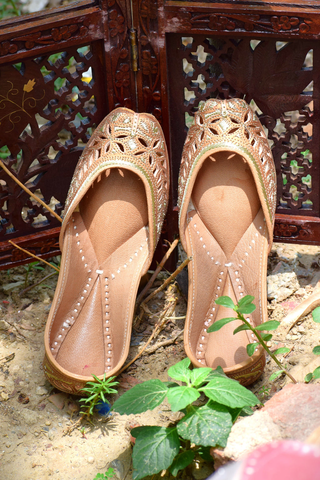 Natural Sand Cutfat Jutti