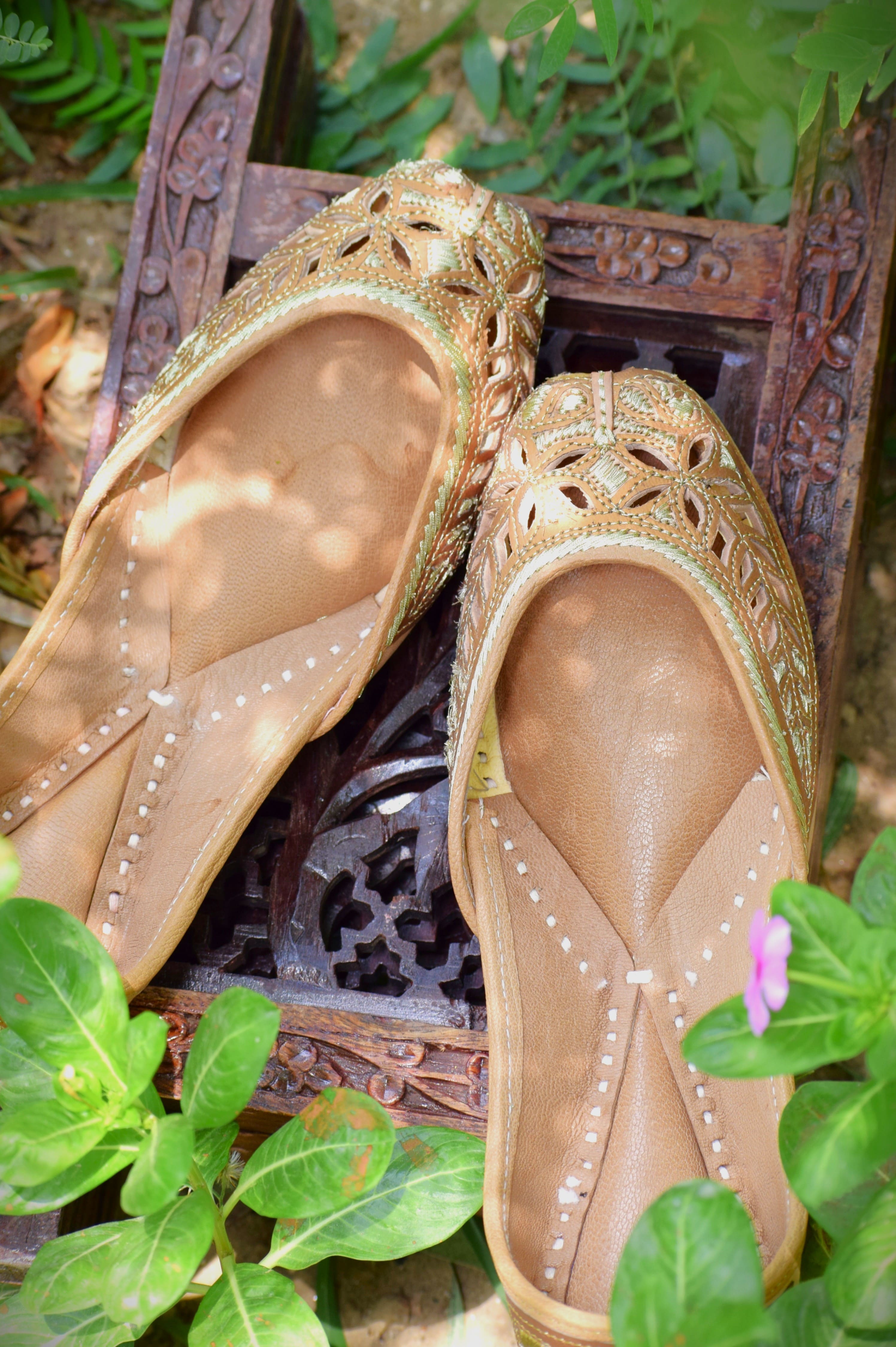 Natural Sand Cutfat Jutti