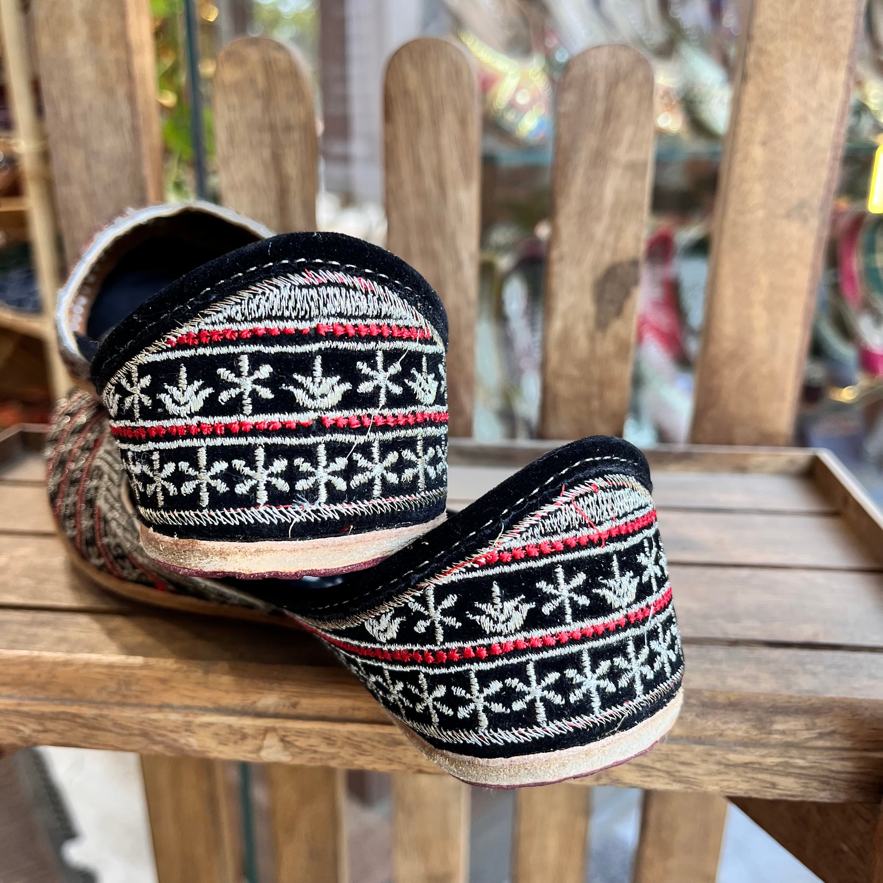 Noor-e-Nisha Black jutti