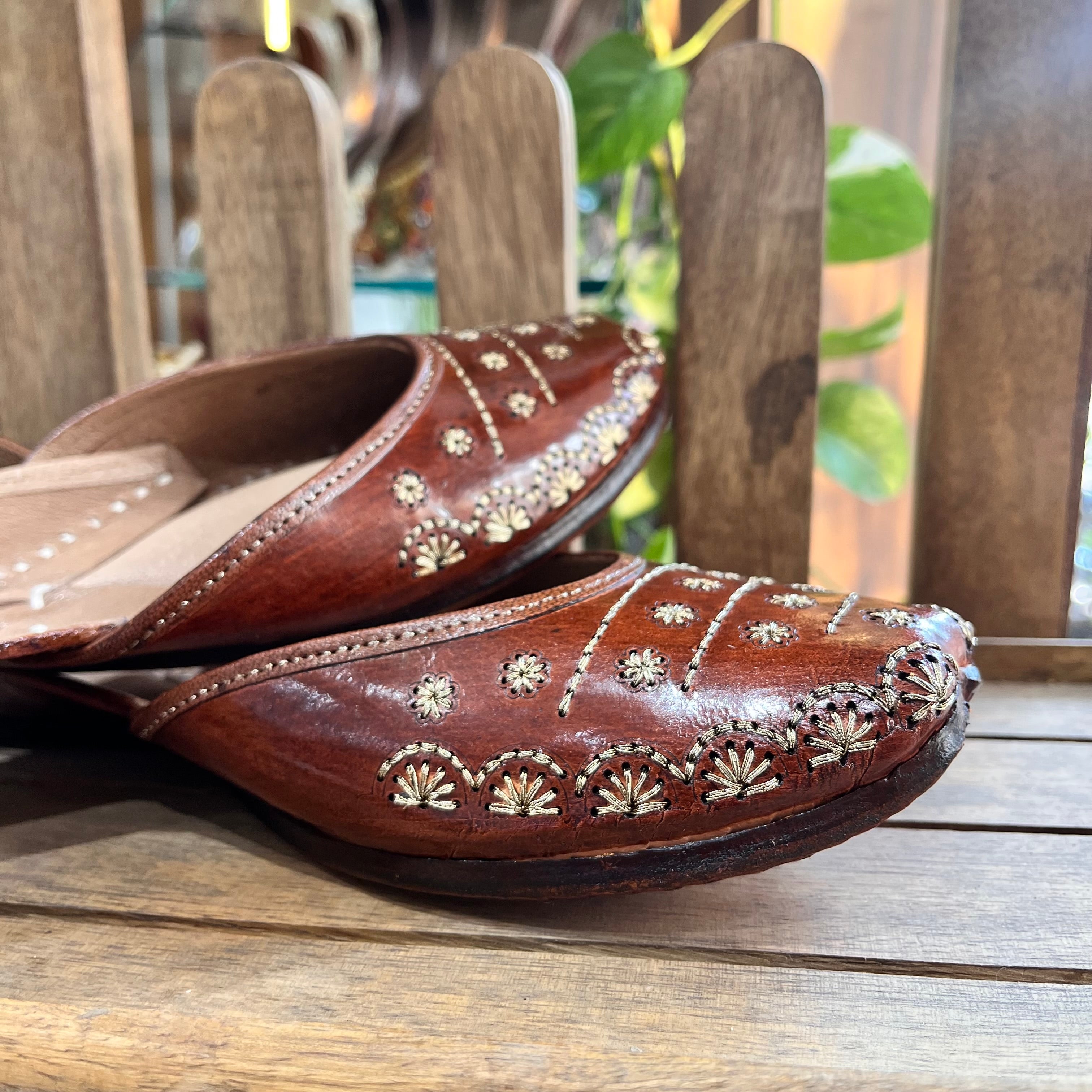 Brown Noor – Vintage Charm Leather Jutti
