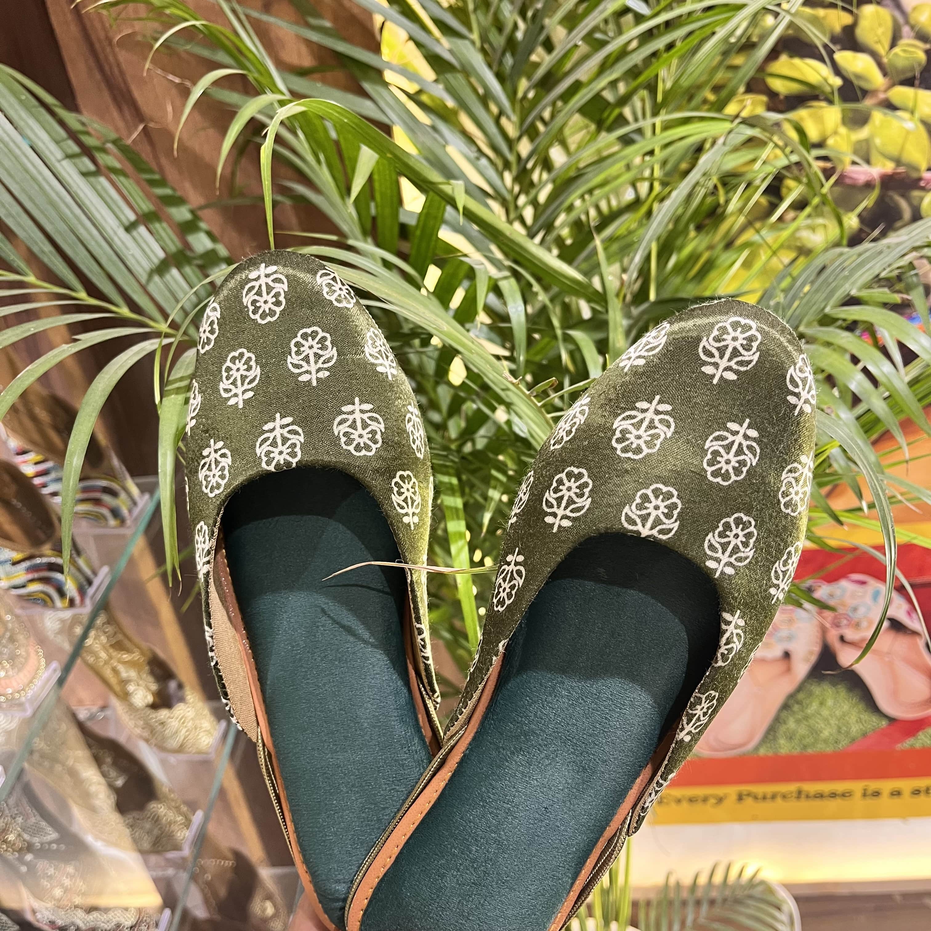 Emerald Blooms Tapper