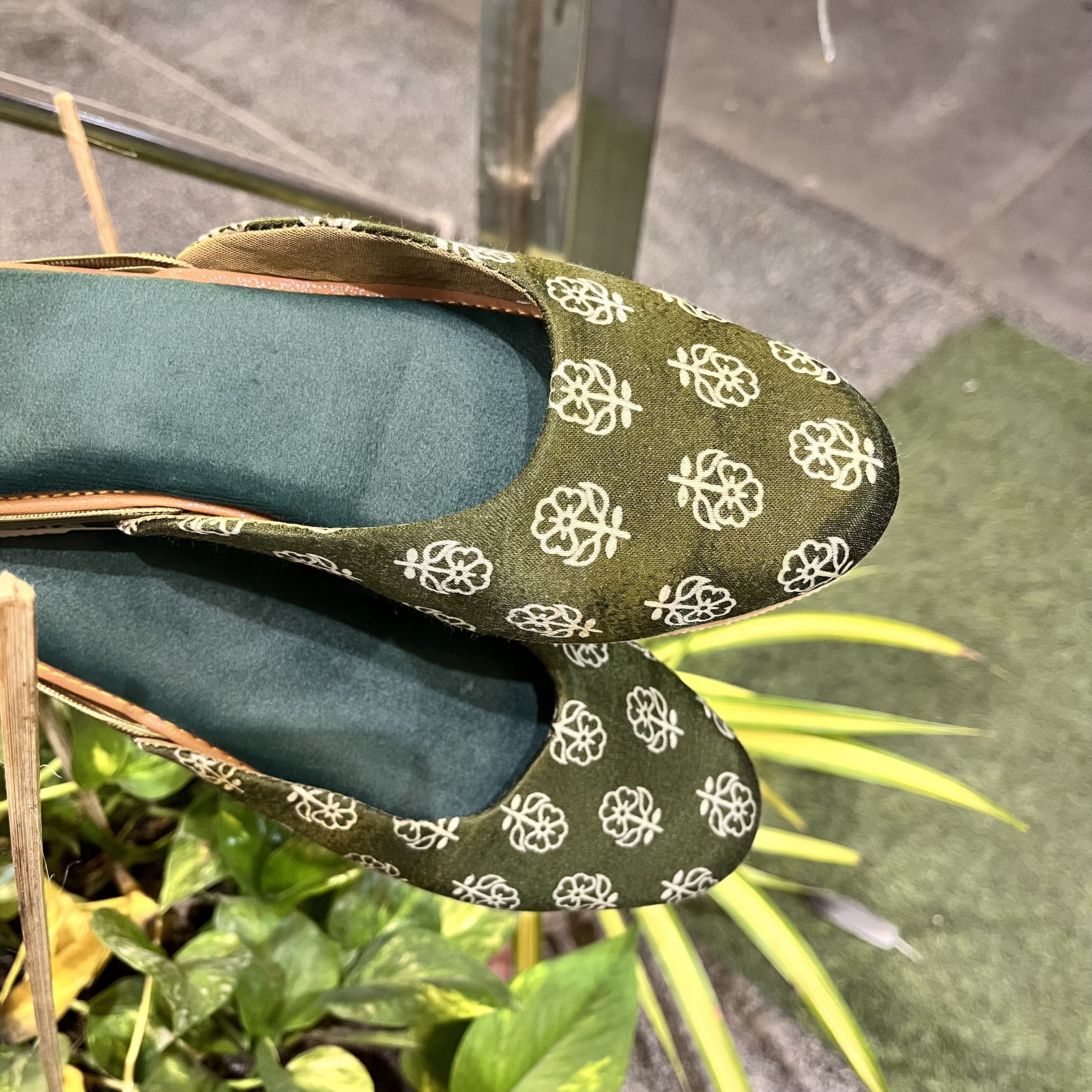 Emerald Blooms Tapper