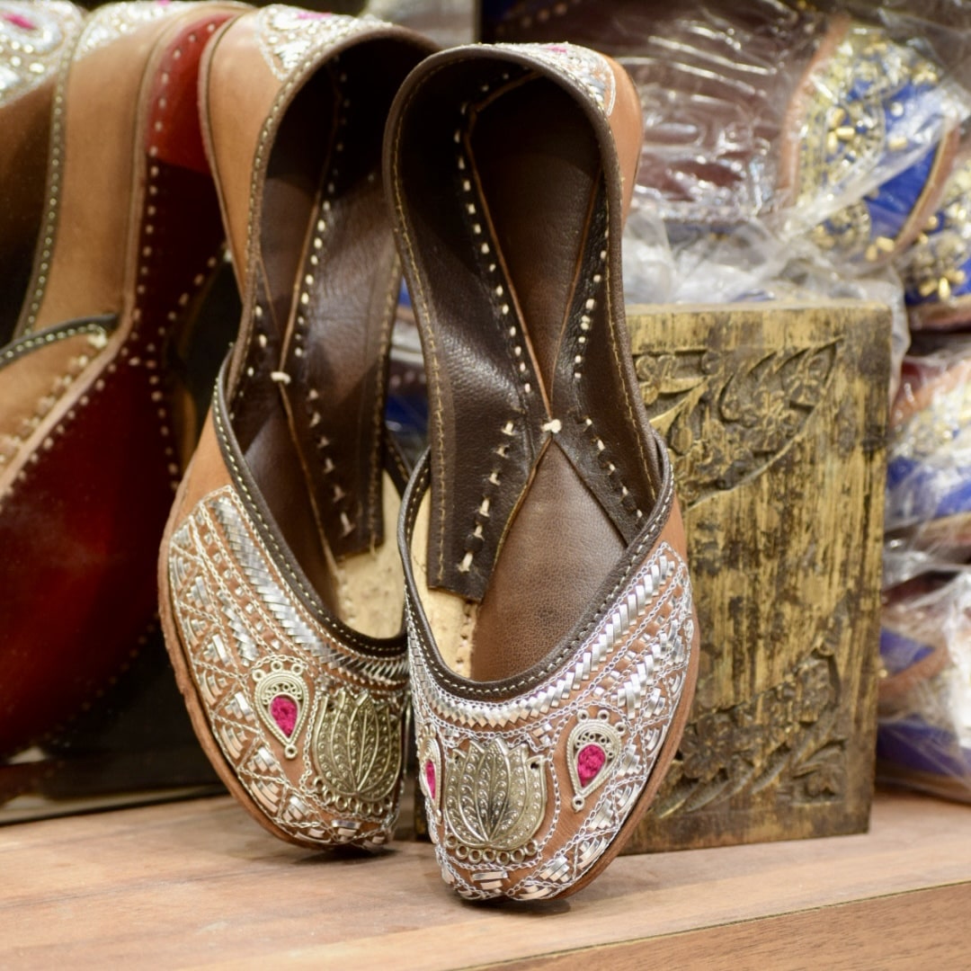 Royal Noor Mukesh Jutti