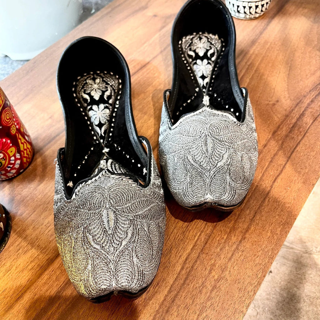 Midnight Majesty silver zari jutti