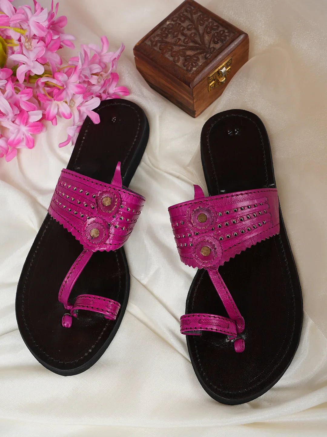 pink kolhapuri